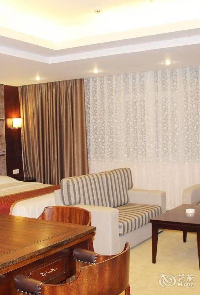 Chengdu Ronghome Hotel Exterior photo